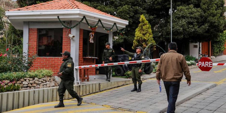 Niega España intervenir por asilados bolivianos en Embajada de México