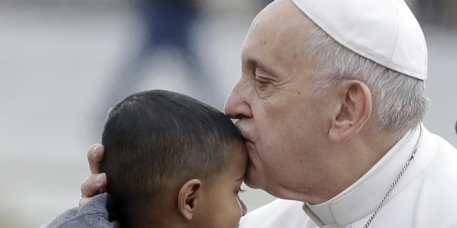 Por higiene, Papa Francisco evitó que feligreses besaran el anillo