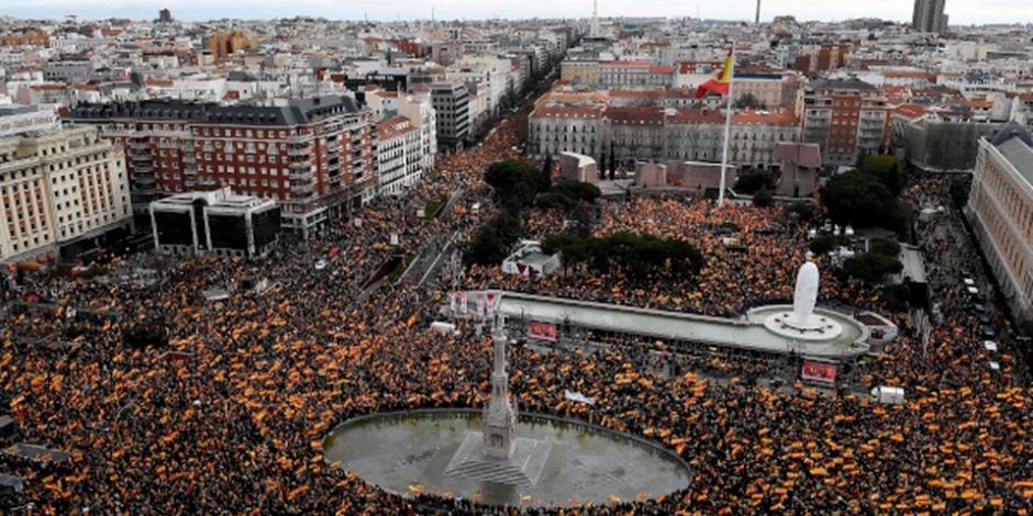 Protestan contra gobierno de Pedro Sánchez en Madrid