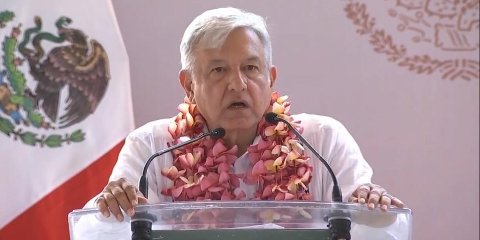 Promete López Obrador crear una "cortina de desarrollo" en el Istmo