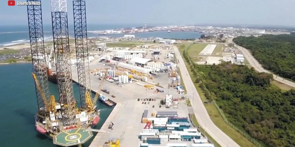 Presenta López Obrador avances de refinería Dos Bocas y Santa Lucía