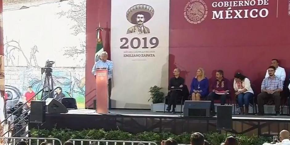 Firma AMLO declaratoria del "Año del Caudillo del Sur, Emiliano Zapata"