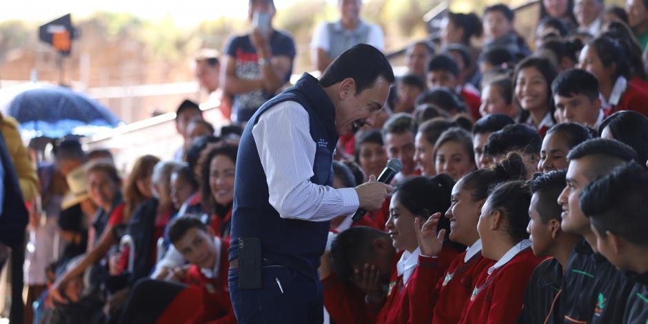 Impulso educativo beneficia a familias hidalguenses: Omar Fayad