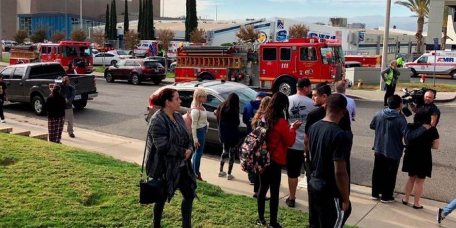 Dos fallecidos, saldo del tiroteo en escuela de California