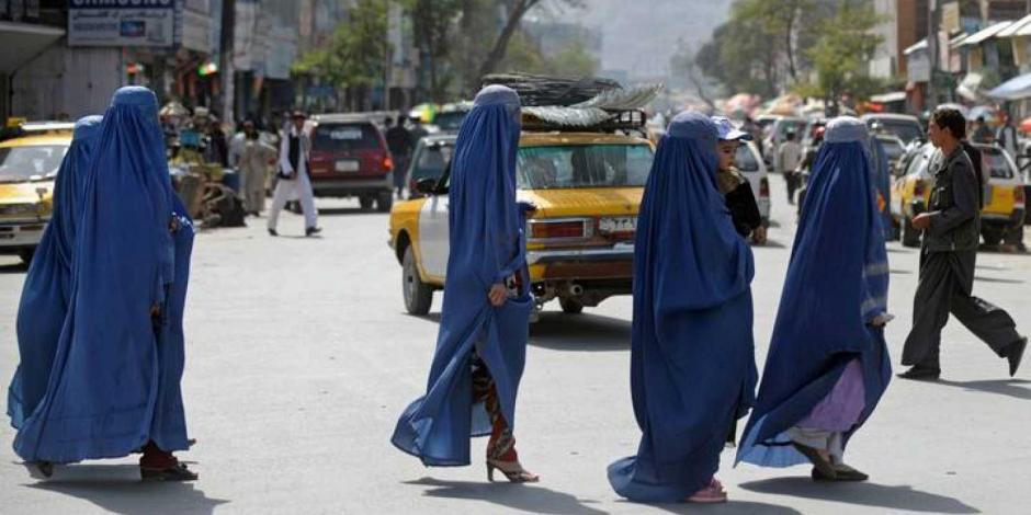 Afganistán incluye por primera vez a mujeres en el diálogo con Talibán