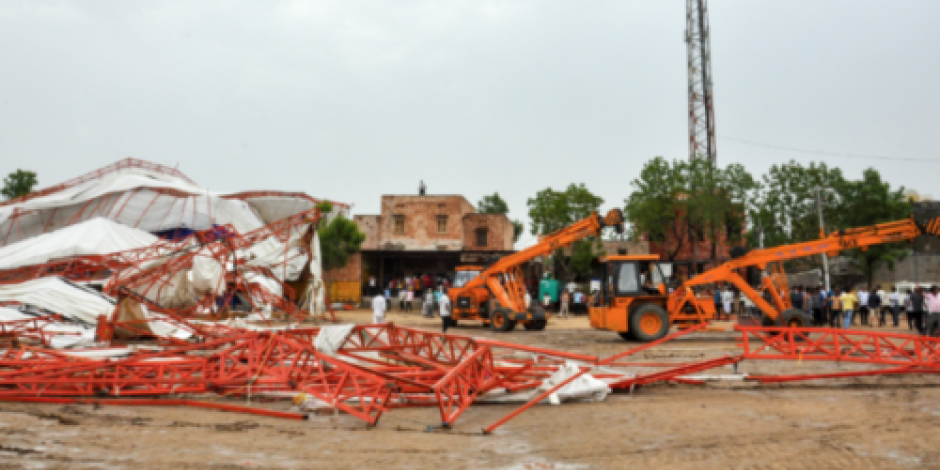 Deja 14 muertos y 50 heridos colapso de carpa por tormenta en India