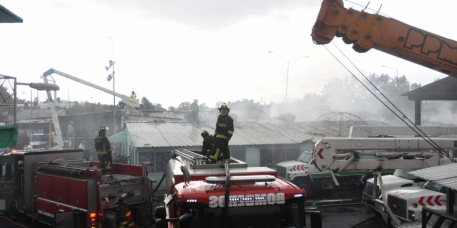 VIDEO: Controlan incendio en bodega que causó alerta en Iztapalapa