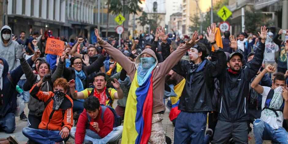 Colombia va por siete días de protestas; advierten brutalidad policiaca