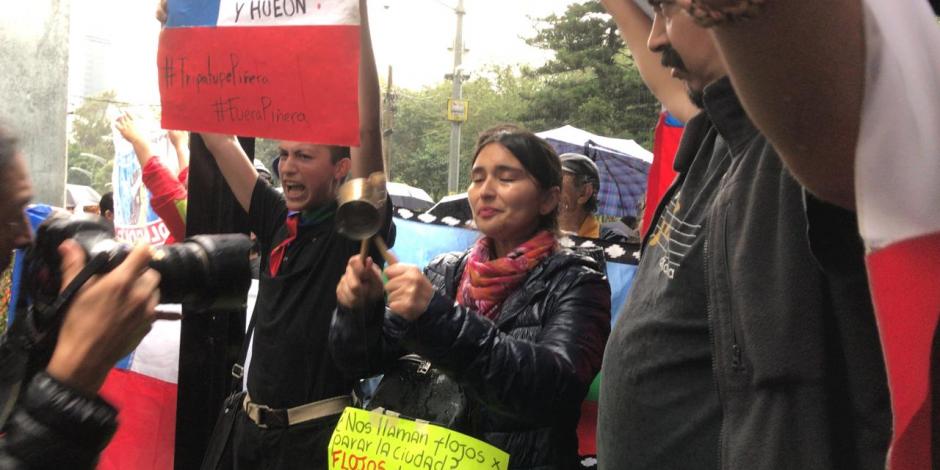 Chilenos protestan en embajada de su país en México