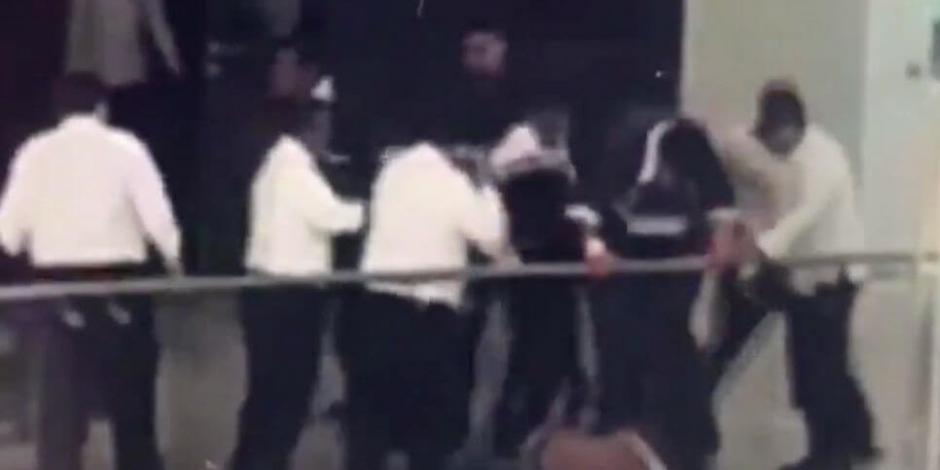 VIDEO: Atrapan y patean a ladrón de iShop en plaza Parque Duraznos