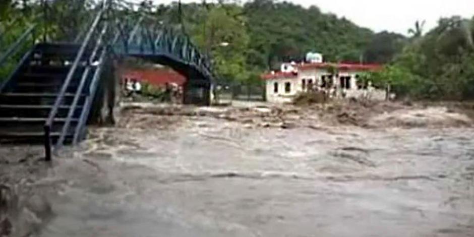Inundaciones y deslaves deja el huracán "Lorena" en Colima