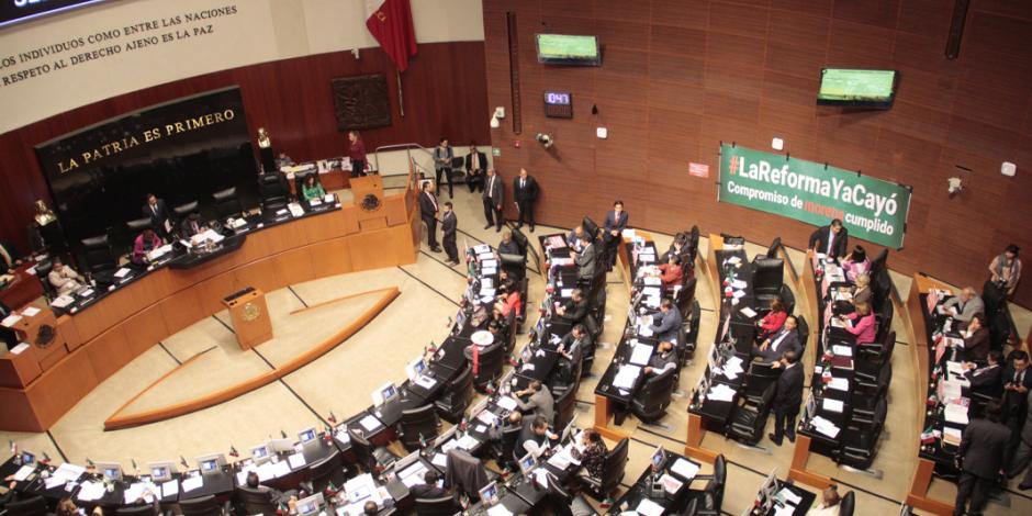 Senado guarda minuto de silencio en memoria de León-Portilla