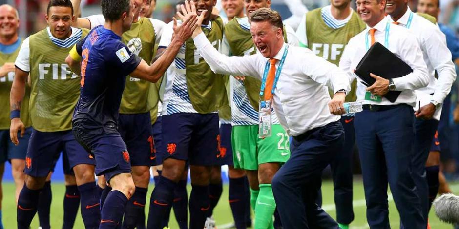 El técnico holandés Louis Van Gaal anuncia su retiro del futbol
