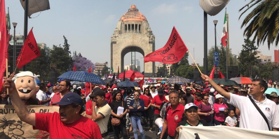 FOTOS: Sindicatos marchan a Palacio Nacional para exigir encuentro con AMLO