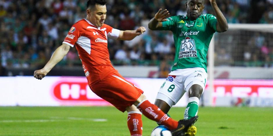 León gana cuarto partido al hilo al vencer 3-0 a Toluca