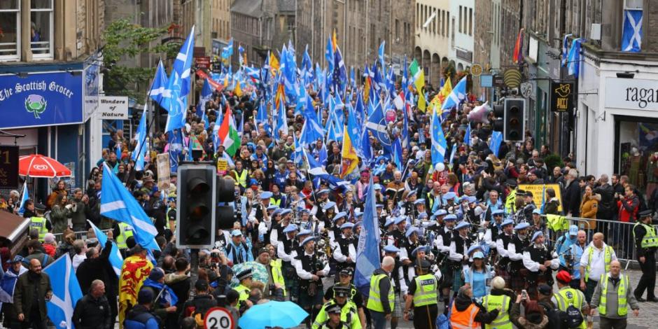 Marchan 250 mil en Edimburgo en exigencia de independencia de RU