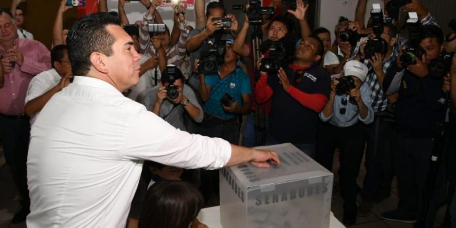 Alejandro "Alito" Moreno vota en Campeche