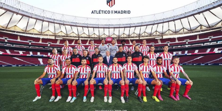 Atlético de Madrid se toma la foto oficial con Héctor Herrera incluido