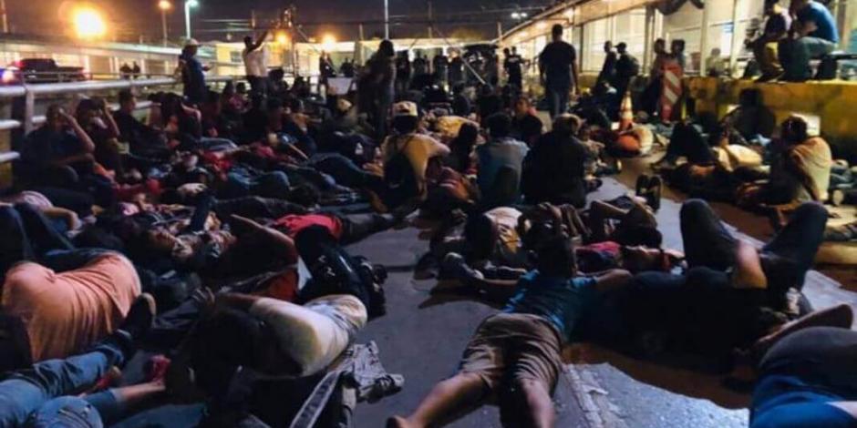 Migrantes bloquean Puente Nuevo Internacional en Matamoros
