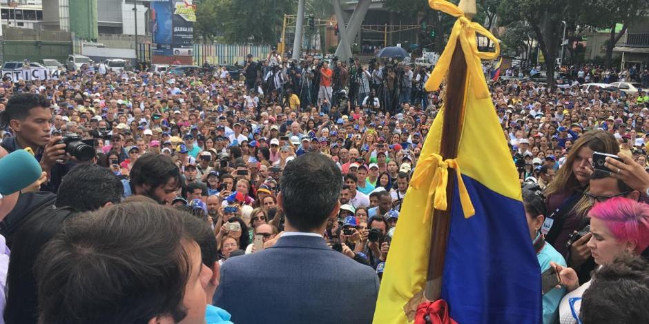 ...Y Juan Guaidó llama a venezolanos a que se sumen a acciones pacíficas