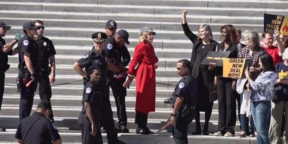 Jane Fonda es arrestada por manifestarse frente al Capitolio
