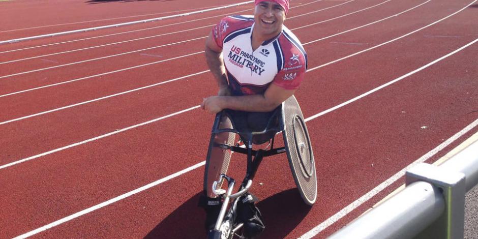 Atleta paralímpico Saúl Mendoza entrena a excombatientes para la vida