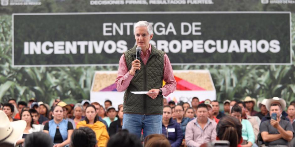 Entrega Del Mazo incentivos a productores agropecuarios del Edomex