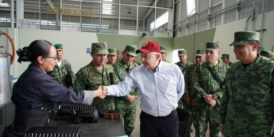 AMLO supervisa mudanza de fábrica de armas del Ejército a Puebla