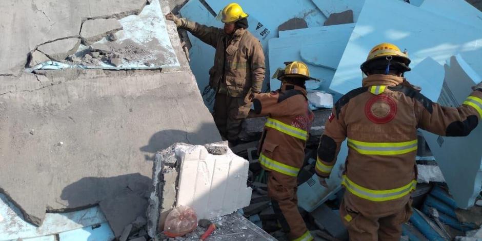 Muere albañil atrapado bajo escombros de derrumbe en Monterrey