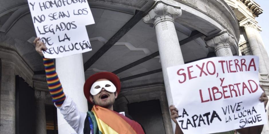 Con "Sexo, tierra y libertad", comunidad LGBT se manifiesta en Bellas Artes