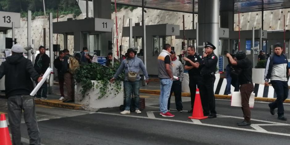 Bloquean policías federales caseta de La Marquesa
