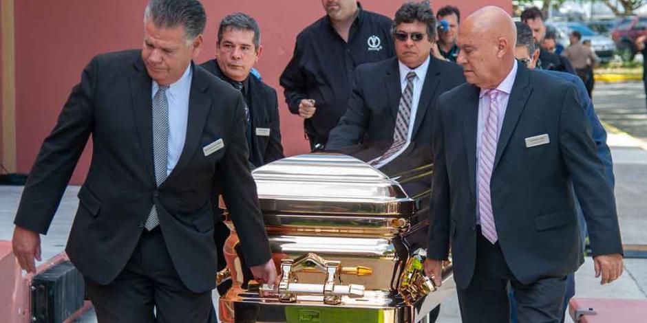 FOTOS: Despiden a José José con homenaje público en Miami