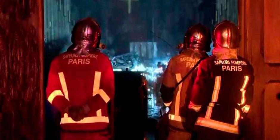Bomberos de París: De "héroes de Notre Dame" a presuntos violadores