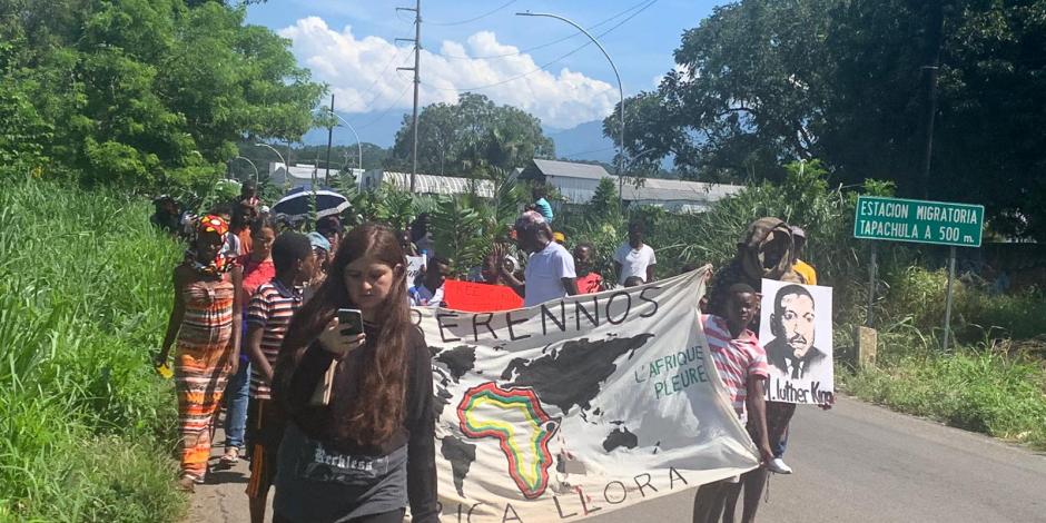 Marchan migrantes en Chiapas para exigir libre tránsito en el país