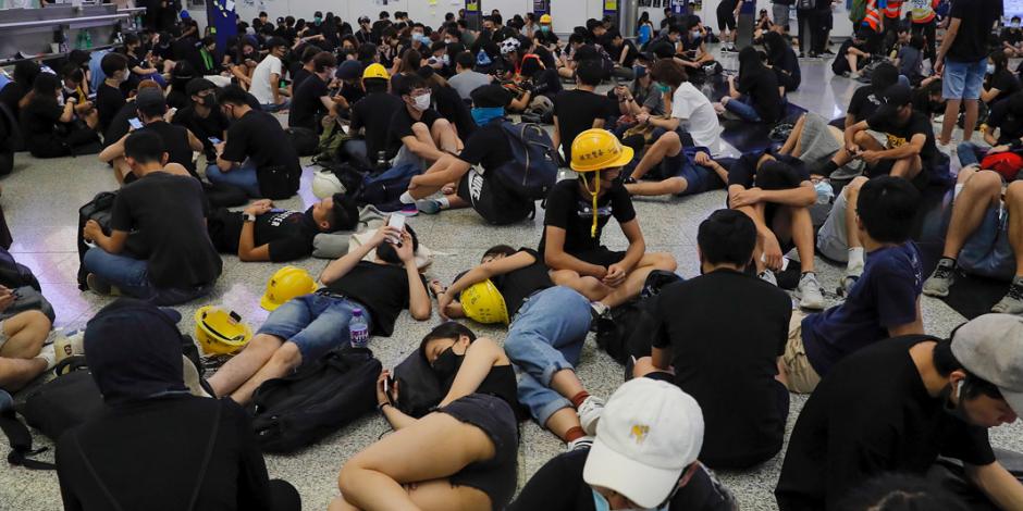 Aeropuerto de Hong Kong cancela todos los vuelos por protestas