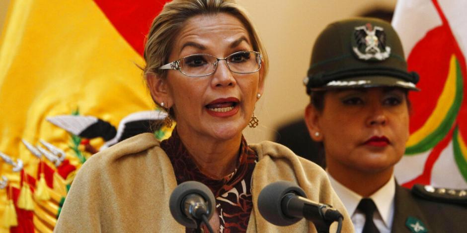 Presidenta de Bolivia critica a Fernández por invitar a Evo a su investidura