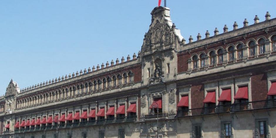 Prueban balcones de Palacio Nacional para primer Grito de AMLO
