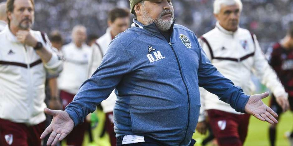 Diego Maradona renuncia como DT de Gimnasia La Plata