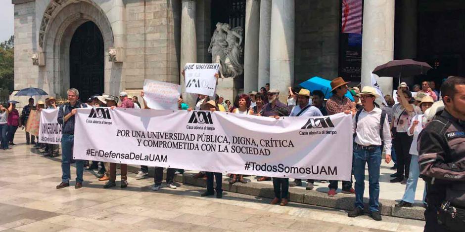 Alumnos y académicos de la UAM marchan para pedir fin a huelga