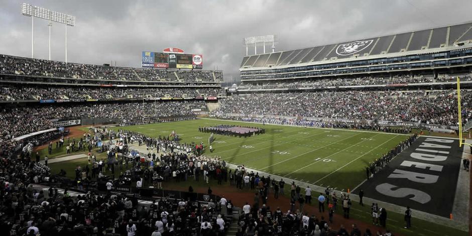 Raiders seguirán en Oakland para la próxima campaña