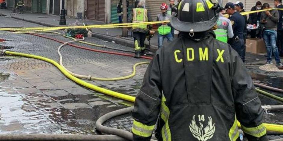 Sofocan incendio en Centro Histórico tras casi 30 horas