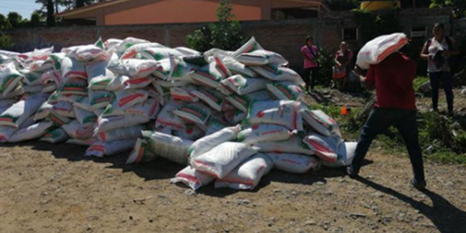 Por tercera vez, campesinos saquean bodegas de fertilizantes en Guerrero