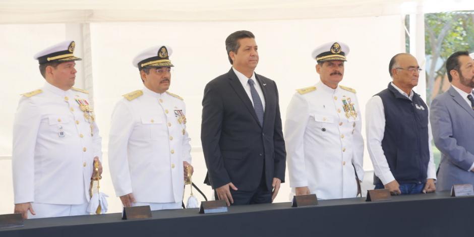 Atestigua gobernador Francisco García cambio de mando en Sector Naval La Pesca