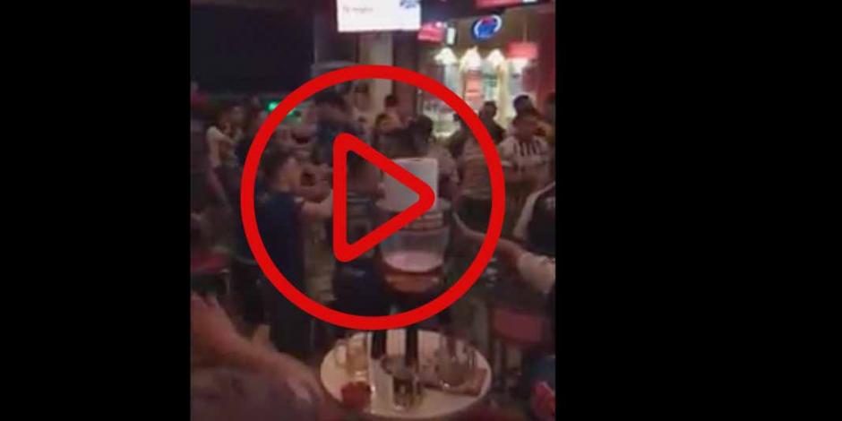 VIDEO. Aficionados de Rayados y Tigres se agarran a golpes en restaurante