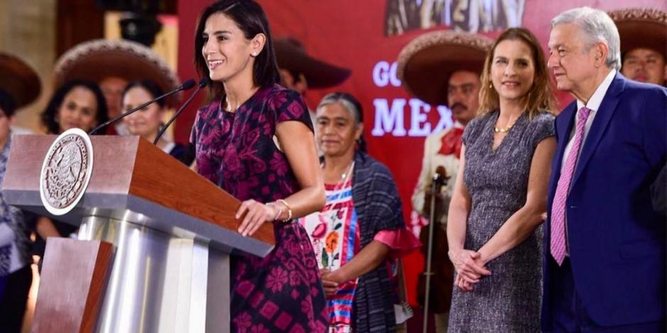 Paola Espinosa representó a las madres deportistas ante el Presidente