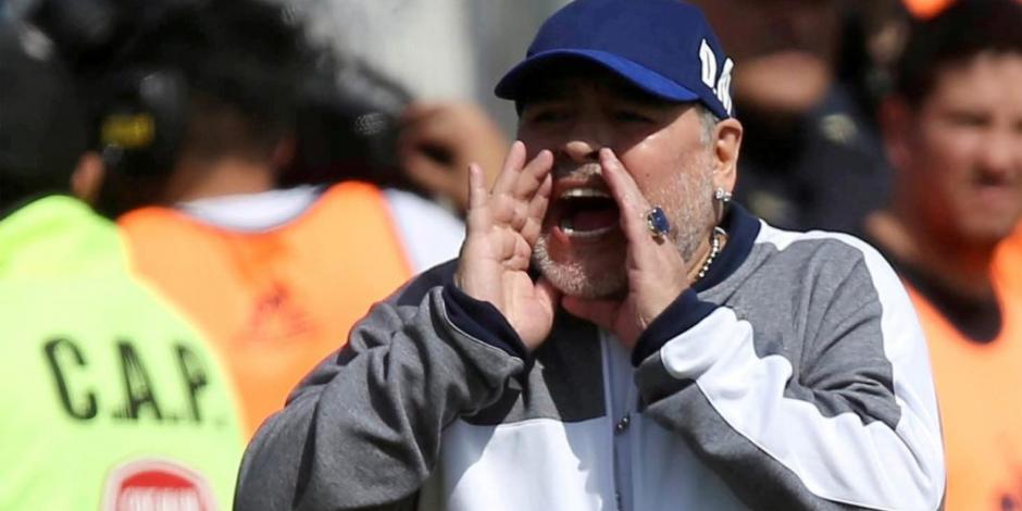 Diego Maradona canta en italiano en plena entrevista (VIDEO)