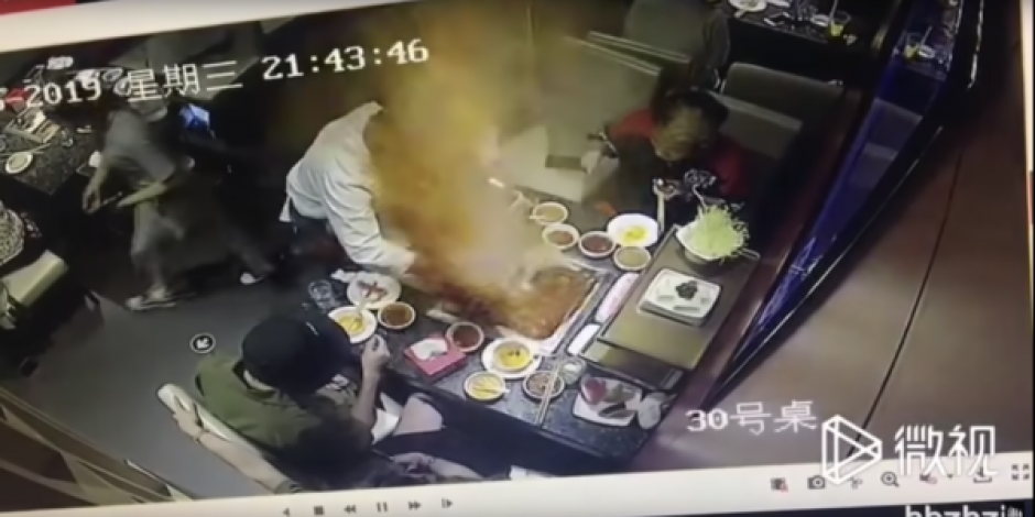 VIDEO: Olla con sopa hirviendo explota en la cara de mesera en China