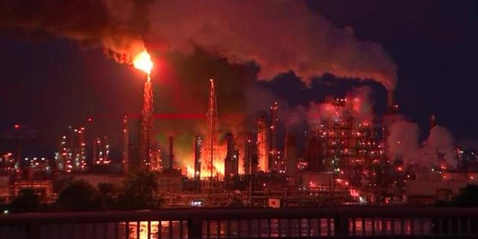 VIDEO: Una explosión, causa de fuerte incendio en refinería de Filadelfia
