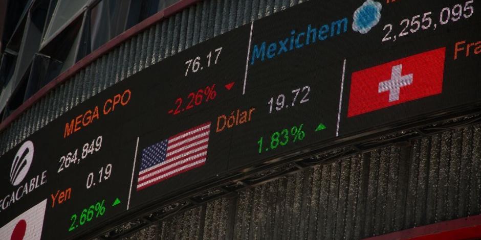 Bolsa Mexicana abre a la baja, atenta a reportes corporativos
