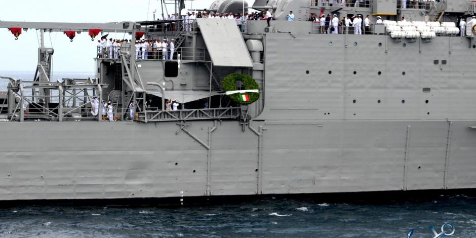 FOTOS y VIDEO: AMLO conmemora el Día de la Marina en el Puerto de Veracruz